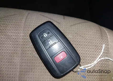 2020 Toyota Rav4 Xle z USA, uszkodzony, nr VIN JTMP1RFV8LD524576